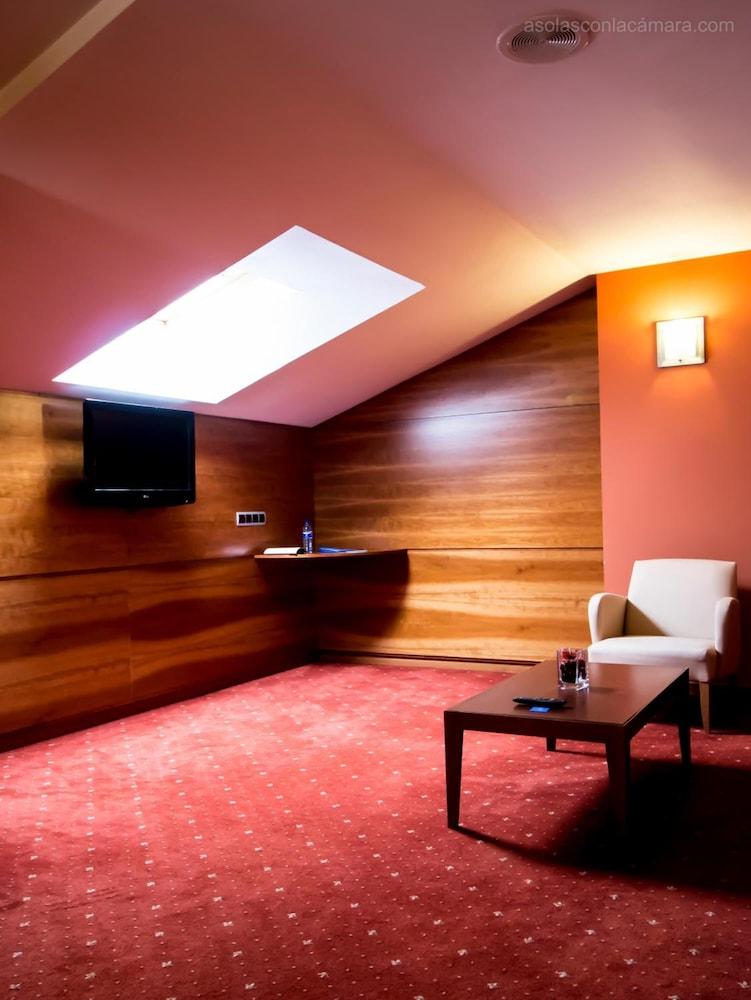 Hotel Silvota Lugo de Llanera Exteriér fotografie